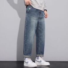 批发实拍秋冬新款美式复古宽松微锥小直筒牛仔裤男百搭简约小刺绣长裤
