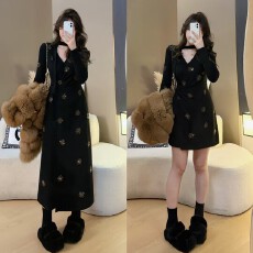 批发官图  法式V领收腰长袖连衣裙女秋冬新款<b class='q'>百搭</b>气质显瘦中长款裙子