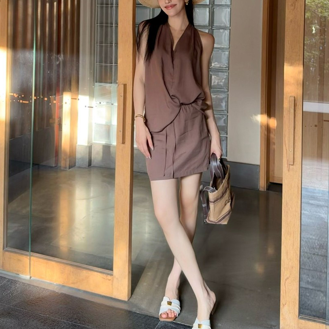 경관 그림 2026 여름 새로운 패션 출퇴근 바람 품격 슬림해 보이는 민소매 행침 목 맨위 미니 스커트 투피스 세트