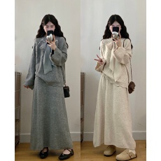 批发实拍大码冬季韩系高级感钉钻珍珠蝴蝶结针织毛衣+针织半身裙<b class='q'>套装</b>