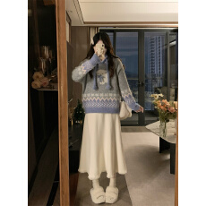 批发实拍大码可爱甜美风连帽套头秋<b class='q'>冬</b>加厚毛衣+针织流苏半身裙两件套