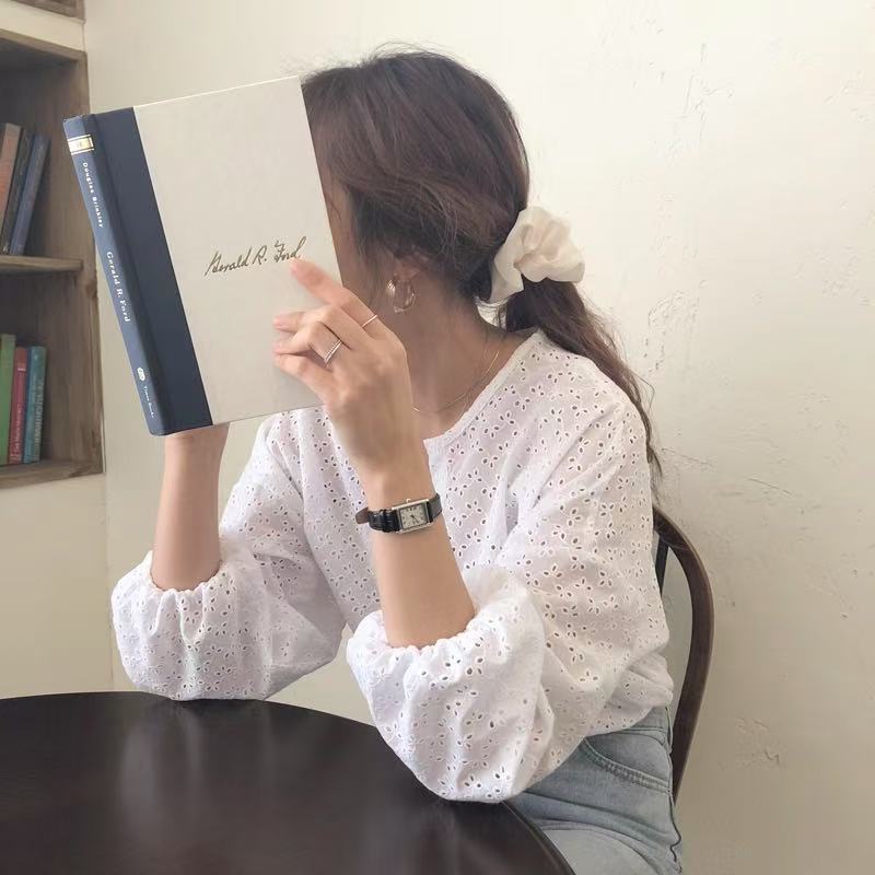 봄 여름 구멍 홀로우 아웃 루즈핏 맨위 칼라 거품 소매 투명 긴팔 작은 셔츠 슬림해 보이는 연령 감소 심장 기계 자수 여성
