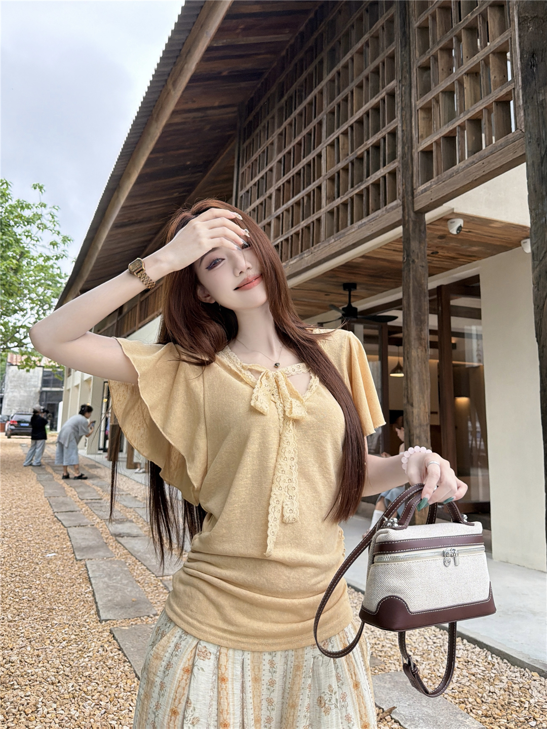 실사 디자인 센스 V넥 레이스 스트랩 패치워크 Feifei 소매 티셔츠 작은 셔츠 맨위 꽃무늬 긴 바지 투피스 세트