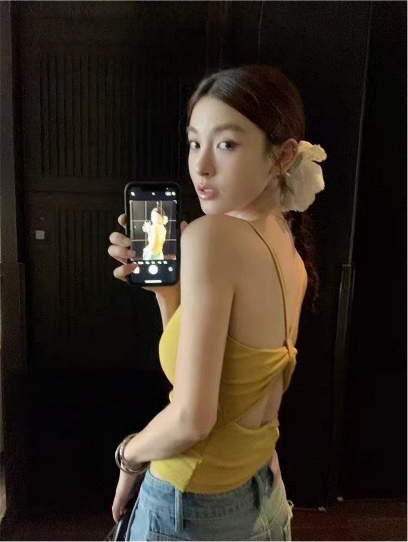 아름다움 뒤로 속옷 빨간색 행침 벨트 가슴 패드 만나는 조끼 여성 여름 외출용 섹시함 인사이드 가져 가라. 행침 목 백리스 맨위 여성