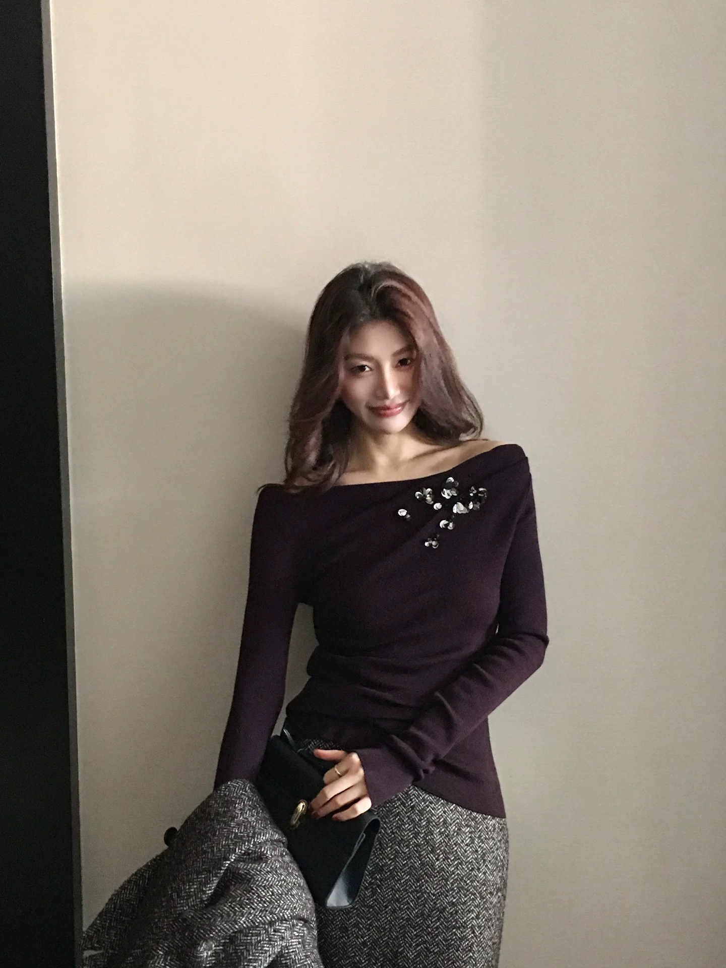 프랑스식 슈퍼 잘 생긴 ~ 중 보라색 스팽글 오프숄더 맨위 여성 가을 겨울 새로운 니트 스웨터 디자인 센스 작은