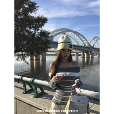 批发清冷感撞色条纹一字肩针织衫女<b class='q'>秋冬</b>木耳边拼接毛衣设计感辣妹上衣