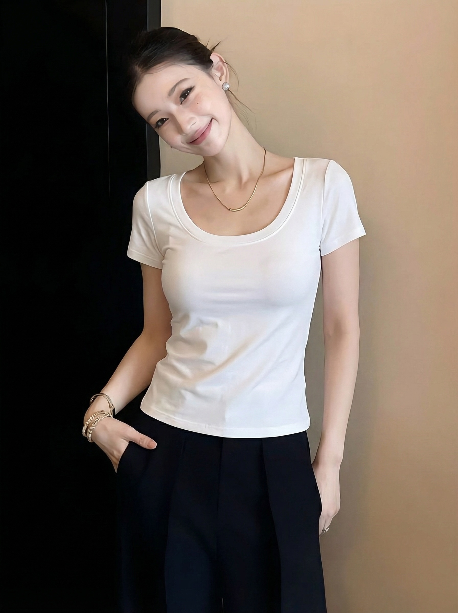 빅 사이즈 실사 u 칼라 티셔츠 여성용 짧은 소매 2026 여름 새로운 몸매 가꾸기 슬림해 보이는 한국 스타일 반소매