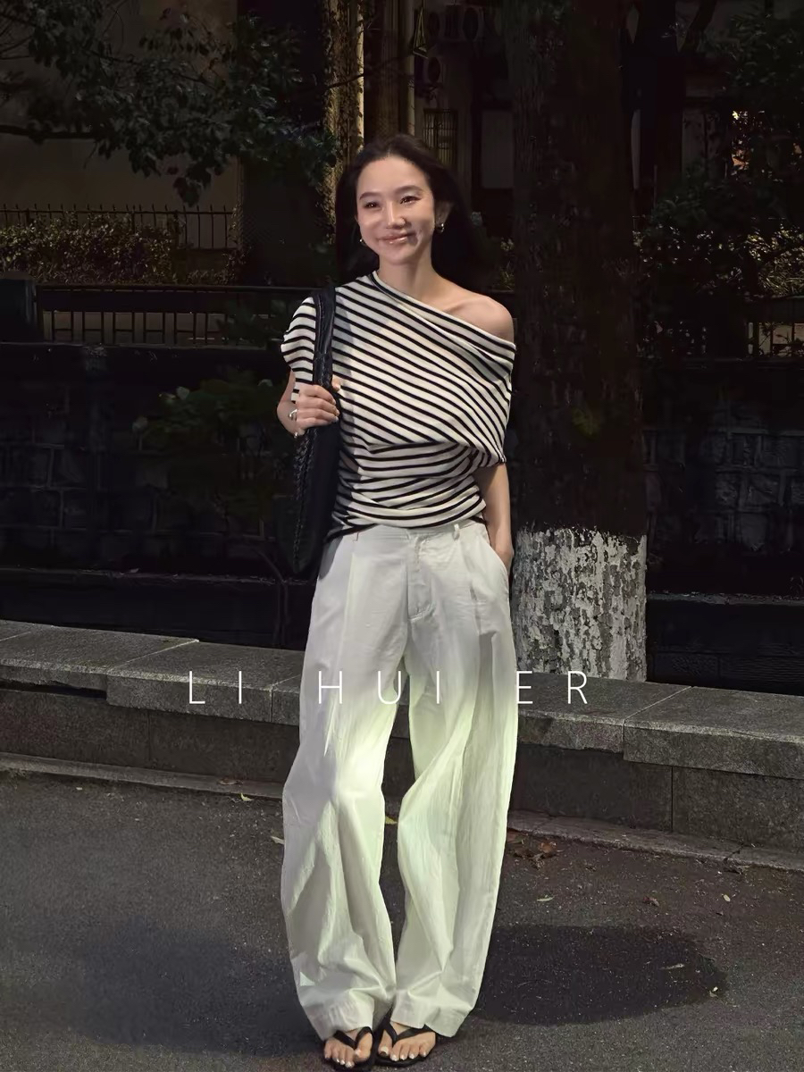 lihuier 리 후이 어린이 방랑 아코디언 반팔 티셔츠 여성 2026 새로운 스트라이프 오프숄더 비스듬한 어깨 의류
