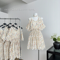 批发夏季法式碎花裙露肩收腰宽松小个子<b class='q'>连衣裙</b>夏季女装裙子短裙