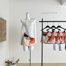 批发区区欧阳亮钻油画印花半身裙女秋季新款复古包臀短裙修身显瘦<b class='q'>裙子</b>