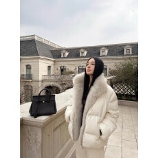 批发周淼ZHOUMIAO【雪狐派克】狐狸毛领门襟保暖三星90白鸭绒羽绒服女