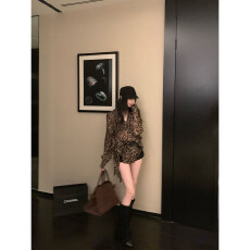 批发区区欧阳美貌野心家'吴宣仪同款!豹纹轻薄雪纺衬衫美胸三角杯吊带