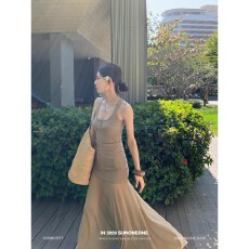 批发SUNONEONE 真两件法式修身针织吊带连衣裙女春季设计感大裙摆长裙