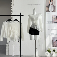 批发春风花蕊 白色刺绣花打底衫女<b class='q'>不规则</b>蕾丝边拼接<b class='q'>针织衫</b>上衣