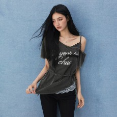 批发【赵露思同款】CHUU蕾丝拼接露肩T恤女2026夏假两件字母磨破<b class='q'>上衣</b>