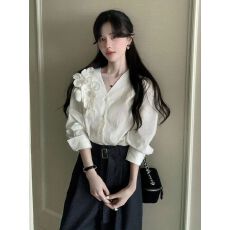 批发法式立体花朵V领长袖<b class='q'>衬衫</b>春秋季新款轻奢设计感小众高级感上衣