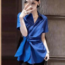 批发网红洋气炸街早<b class='q'>春</b>气质显瘦漂亮时尚不规则收腰短袖衬衫