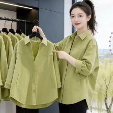 批发气质高级感显白翻领宽松<b class='q'>春</b>秋设计感宽松遮肚显瘦时尚长袖衬衫