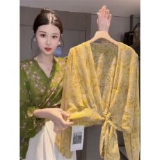 批发洋气减龄雪纺衬衫长袖碎花时尚别致飘带<b class='q'>收腰</b>减龄上衣