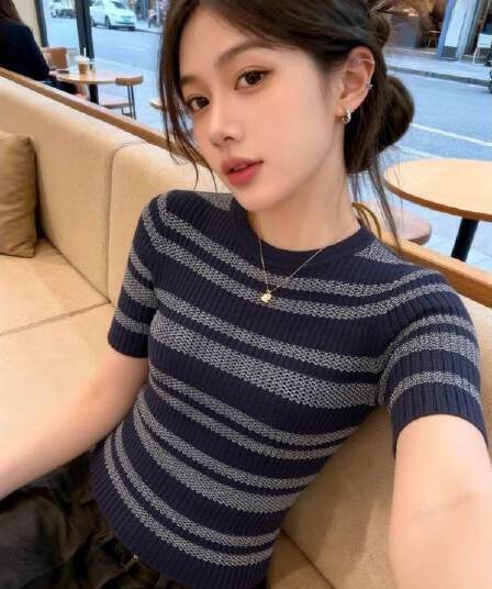 한 부서 해군 스트라이프 니트 반팔 티셔츠 여성 여름 자이언트 잘 생긴 디자인 센스 몸매 가꾸기 맨위
