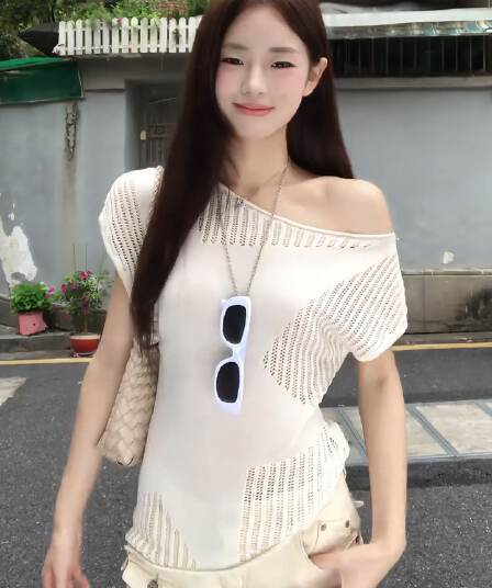 순수한 욕망 핫걸 바람 비스듬한 어깨 반팔 티셔츠 여성 2026 여름 새로운 품격 화이트 홀로우 아웃 맨위