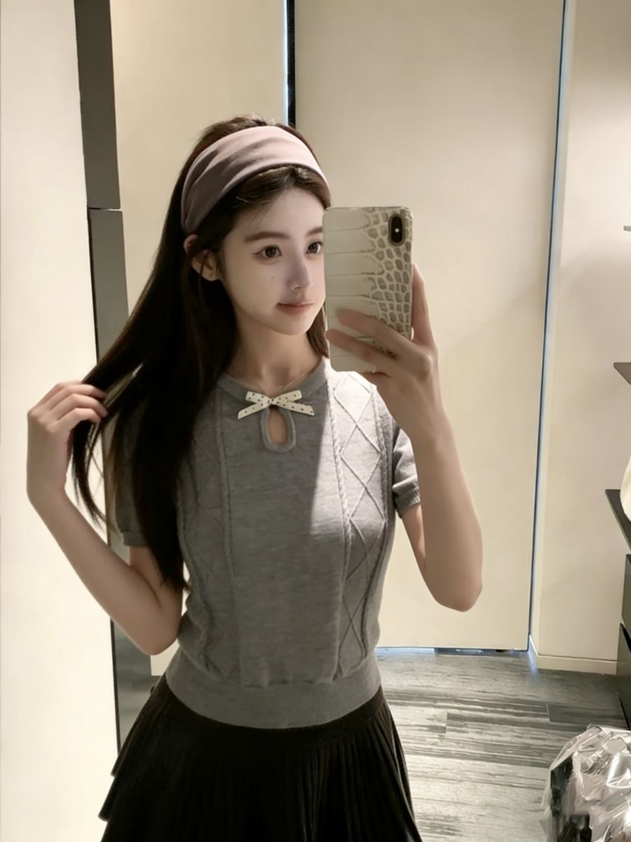 회색 달콤함 홀로우 아웃 반팔 털 니트 스웨터 여성 2026 여름 디자인 센스 나비 매듭 맨위