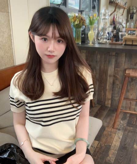 라운드 넥 스트라이프 살구 색상 니트 스웨터 여성 얇은 스타일 반팔 티셔츠 캐주얼 다용도 오래된 돈 바람 맨위
