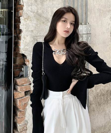 2026 이른 가을 새로운 섹시함 인사이드 가져 가라. 검정색 홀로우 아웃 만나는 니트 스웨터 체인 긴팔 여성 셔츠
