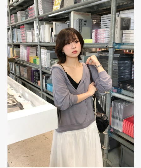 한 부서 빛 아시아 인 모래 언덕 레트로 V넥 캐주얼 느슨함 느긋한 후드 긴팔 티셔츠 맨위 여성