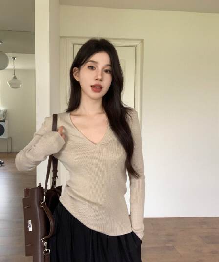 단색 긴팔 니트 기본 셔츠 여성 가을 새로운 V넥 풀오버 다용도 몸매 가꾸기 인사이드 잡아라. 의류