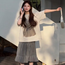 批发TomaTo-韩系宽松显瘦百搭圆领吊带<b class='q'>印花</b>设计感短袖T恤+半身裙<b class='q'>套装</b>