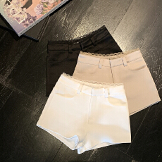 批发kubiliv搭配小心机缎面直筒<b class='q'>蕾丝</b>拼接包臀西装短裤短款休闲裤