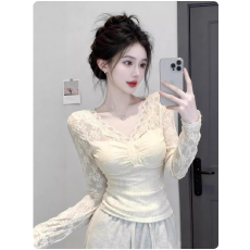 批发法式温柔V领蕾丝拼接长袖内搭打底衫女秋冬新款辣妹修身显瘦上衣