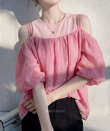 2026 여름 새로운 한 부서 배색 오프숄더 거품 소매 맨위 여성 작은 대중 패션 캐주얼 빛 럭셔리 다용도 여성 의류