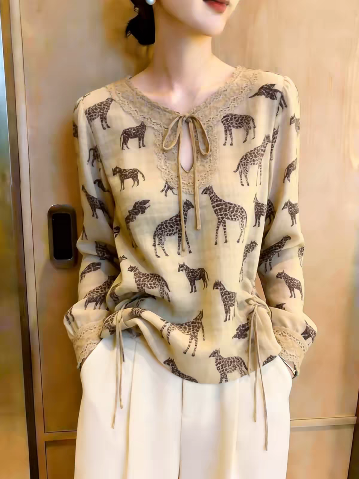 夏季新款动物印花上衣女通勤风系带气质女装超好看时尚别致感 服裝批發女裝批發服飾貨源
