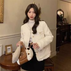 批发小香风外套女<b class='q'>春</b>秋冬百搭新款潮爆款2025年设计感粗花呢休闲短款衣