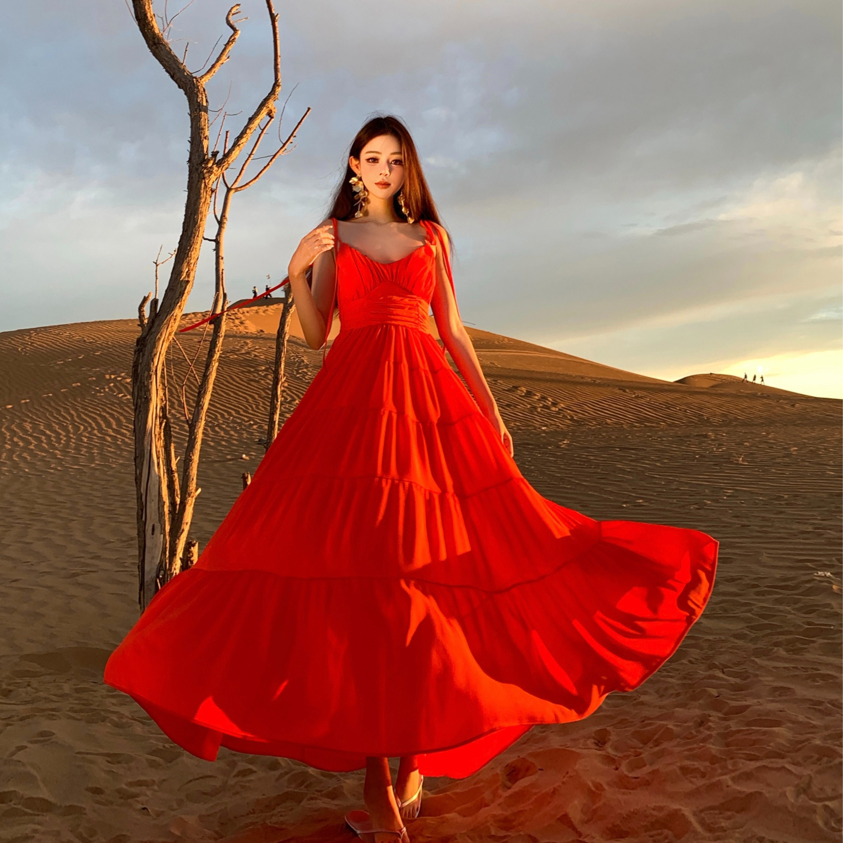 프랑스식 핫걸 순수한 욕망 바람 센스 백리스 슬립 여성 드레스 여름 새로운 품격 허리 수축 슬림해 보이는 큰 진자 롱 스커트