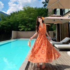 批发【镜花缘】法式橘红花朵印花挂脖<b class='q'>连衣裙</b>多巴胺度假风裙子