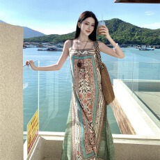 批发心驰神往 | 松弛感定位印花波西米亚风度假吊带<b class='q'>连衣裙</b>
