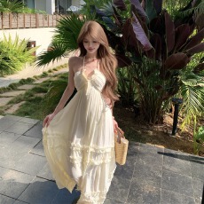 批发法式性感纯欲风<b class='q'>泰国</b>海边度假连衣裙女三亚性感吊带蛋糕露背长裙子