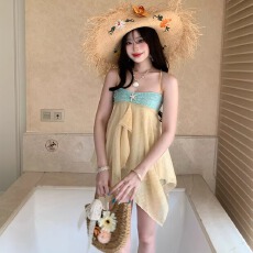 批发海边度假温柔风露背吊带连衣裙小众不规则气质短裙