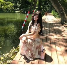 批发法式度假风碎花套装女纯欲温柔一字肩上衣大裙摆半身裙氛围感长裙