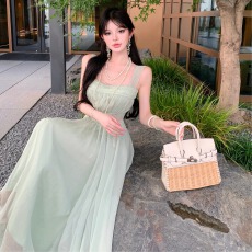 批发花与爱丽丝 方领蕾丝裙女夏季度假风垂感显瘦大摆<b class='q'>连衣裙</b>