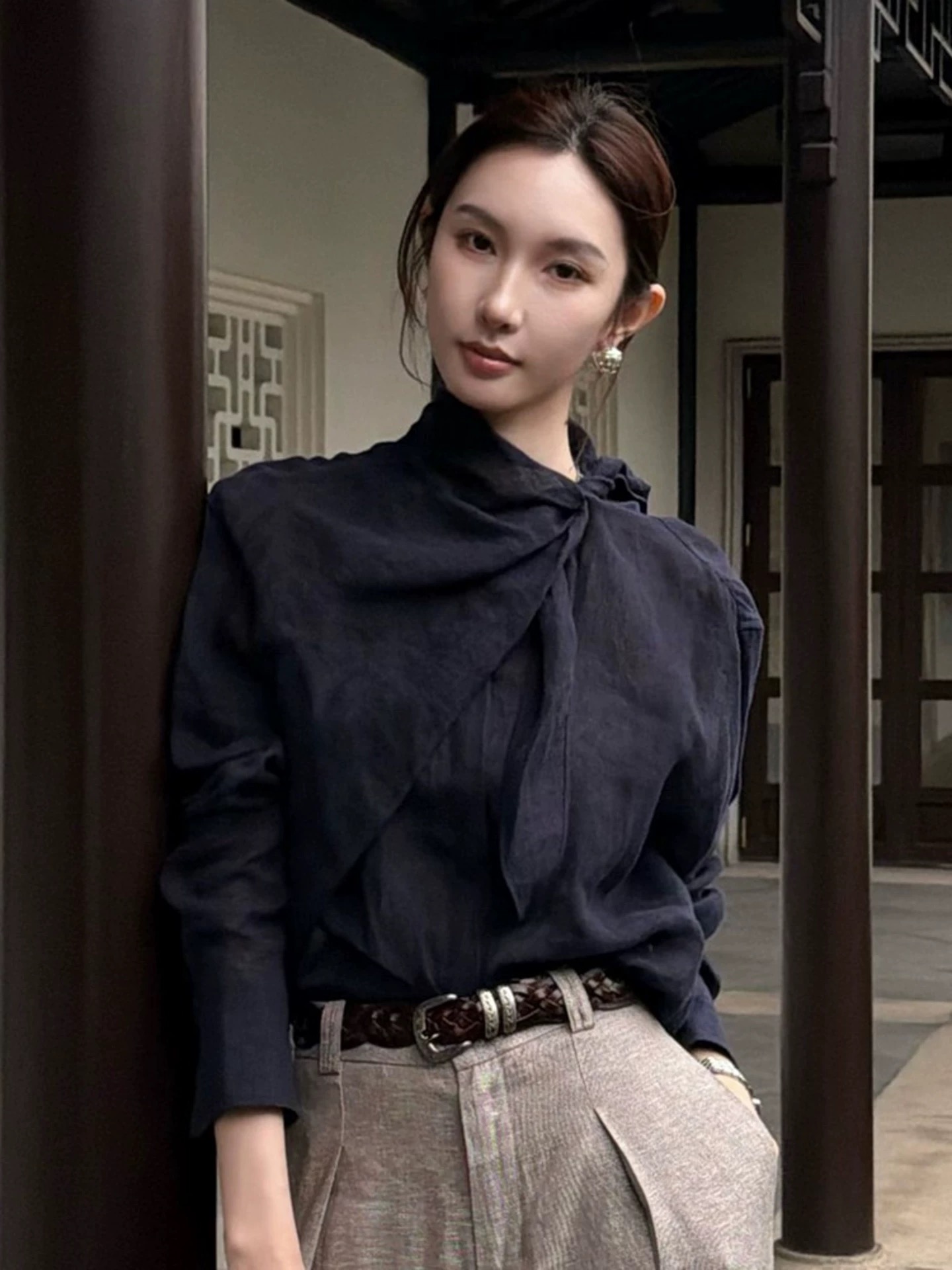 2026 봄 패션 품격 레이스업 프릴 칼라 셔츠
