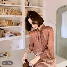 批发纯欲微透波点控袖口蕾丝拼接轻盈感两色<b class='q'>衬衫</b>