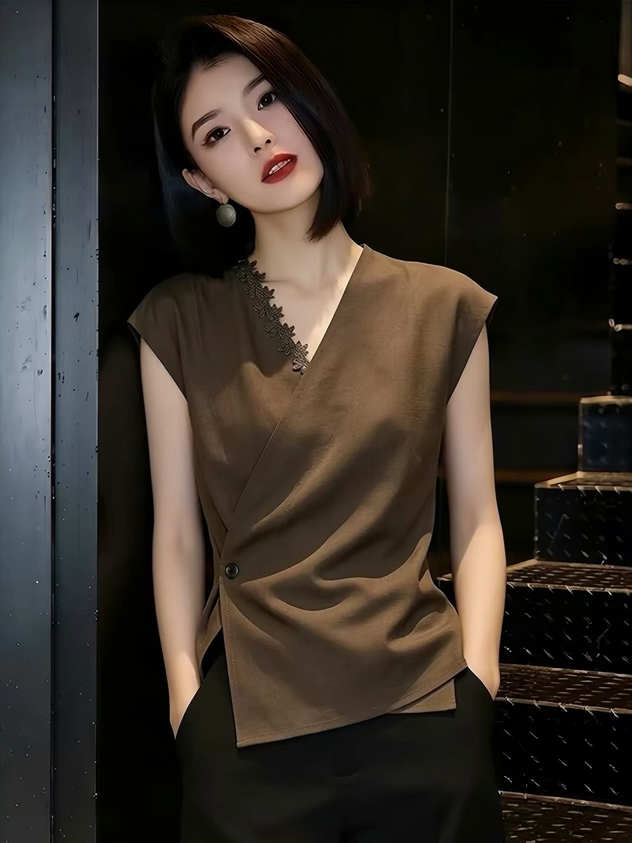 미니멀리즘 불규칙 레트로 여성 셔츠 여름 2026 년 새로운 외국 가스 다용도 반팔 디자인 센스 작은 대중 셔츠