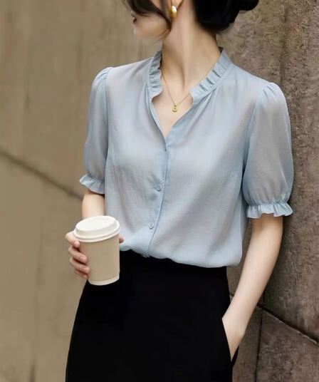프랑스식 스탠드 칼라 레이스 거품 소매 여성 셔츠 2026 여름 새로운 파란색 몸매 가꾸기 슬림해 보이는 세련된 다용도 맨위