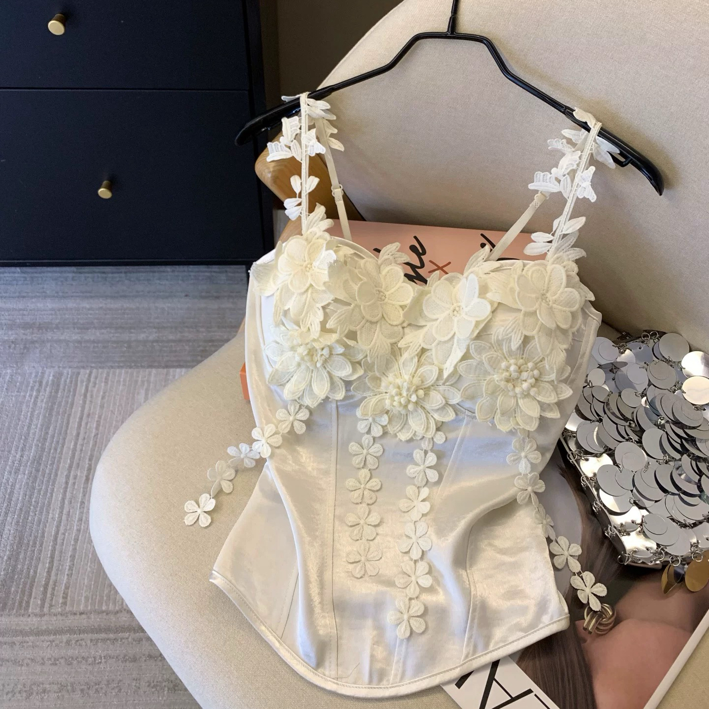 고급 남쪽 기름 여성 의류 보라색 3 차원 꽃 새틴 캐미솔 여름 섹션 순수한 욕망 쇼트 스타일 벨트 가슴 패드 의류