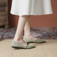 尖头单鞋女平底百搭浅口珍珠奶奶鞋软底一脚蹬瓢鞋