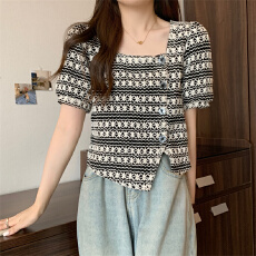 批发实拍 <b class='q'>大码</b>女装<b class='q'>胖</b><b class='q'>MM</b> <b class='q'>复古</b>法式方领不规则单排扣撞色条纹短袖开衫